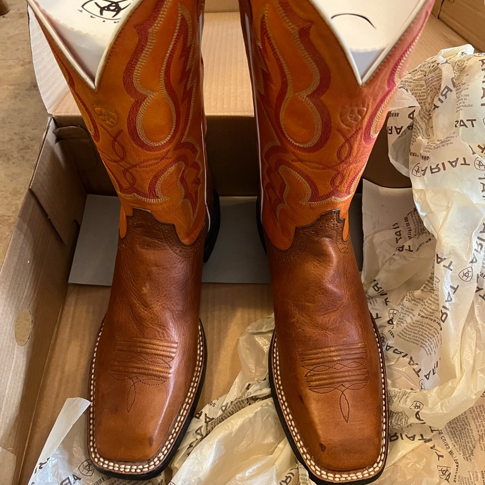 EUC Ariat Boots size 8 B Orange
